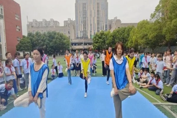 WNBA季后赛拉斯维加斯王牌对阵西雅图风暴阿贾威尔逊与狄金斯分析
